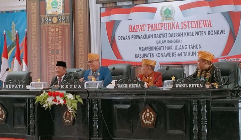 Ketua DPRD Konawe, Ardin, bersama Pj Bupati Konawe, Harmin Ramba, Wakil Ketua I, Tajuddin Dongge, Wakil Ketua II, Rusdianto